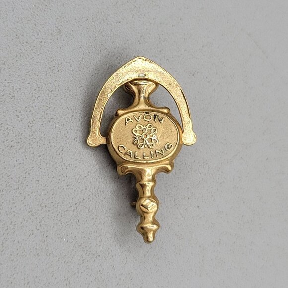1960s Avon Calling Commemorative Pin Articulating Knocker - Picture 2 of 4